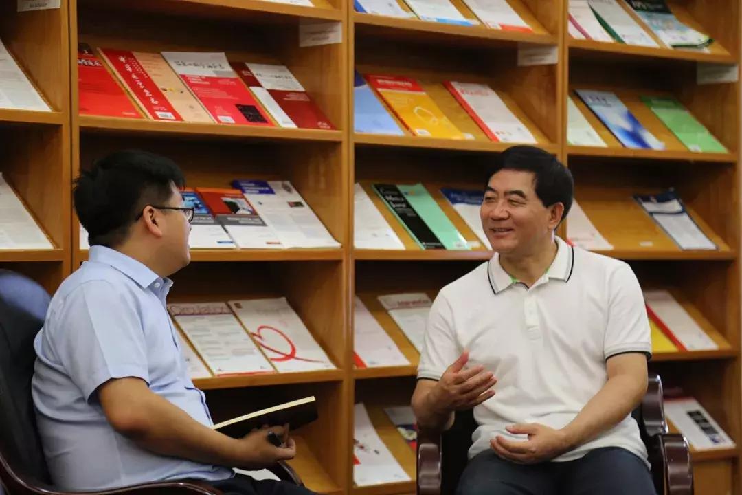医生风采，一张张图片背后的温暖与责任