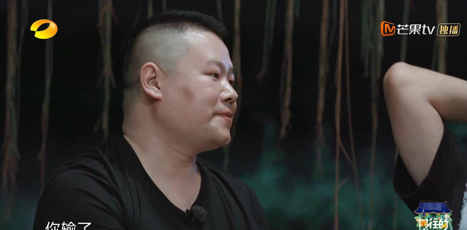 岳云鹏秋裤门事件，笑料背后的温情与反思岳云鹏穿裤衩