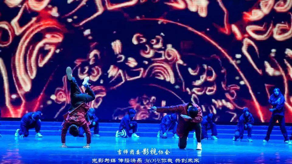 夜幕下的幸运之舞—揭秘今晚上九点半的新奥彩开奖盛宴！新澳今晚上9点30开奖结果是什么呢